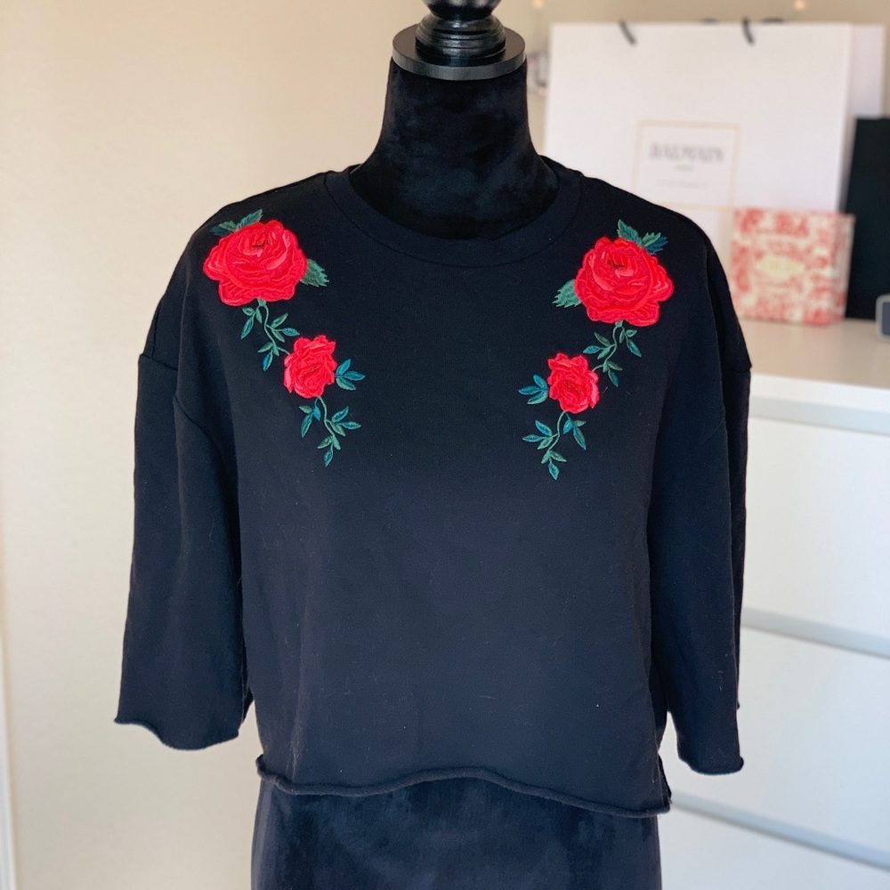 Rose Embroidered T-Shirt🌹